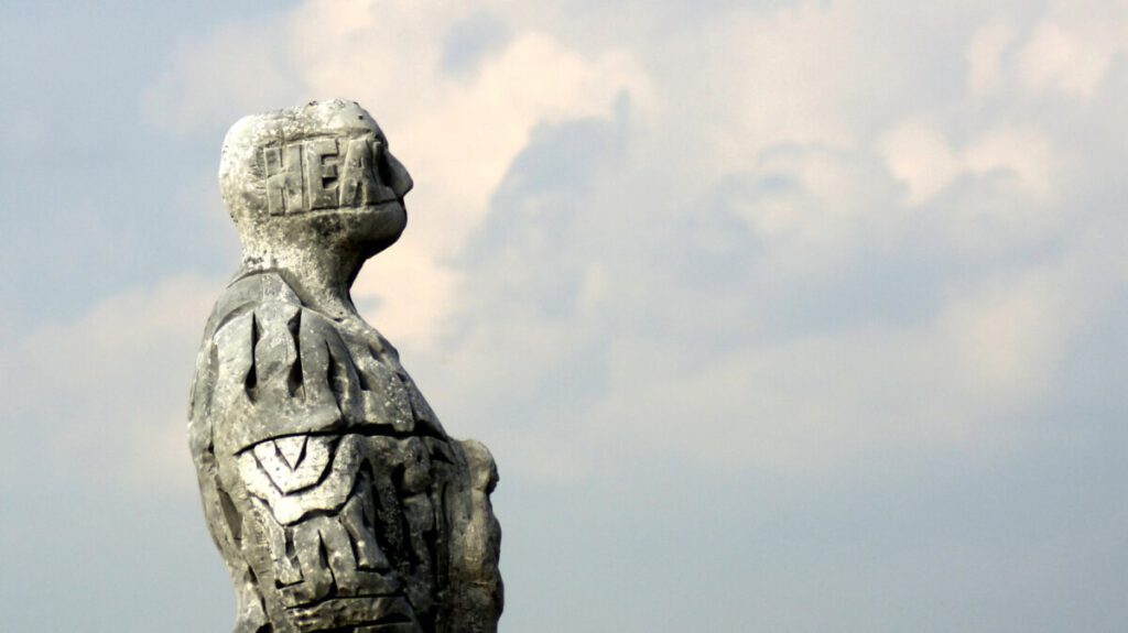 De Zee Kust Noordwijk - marmer beeld Family